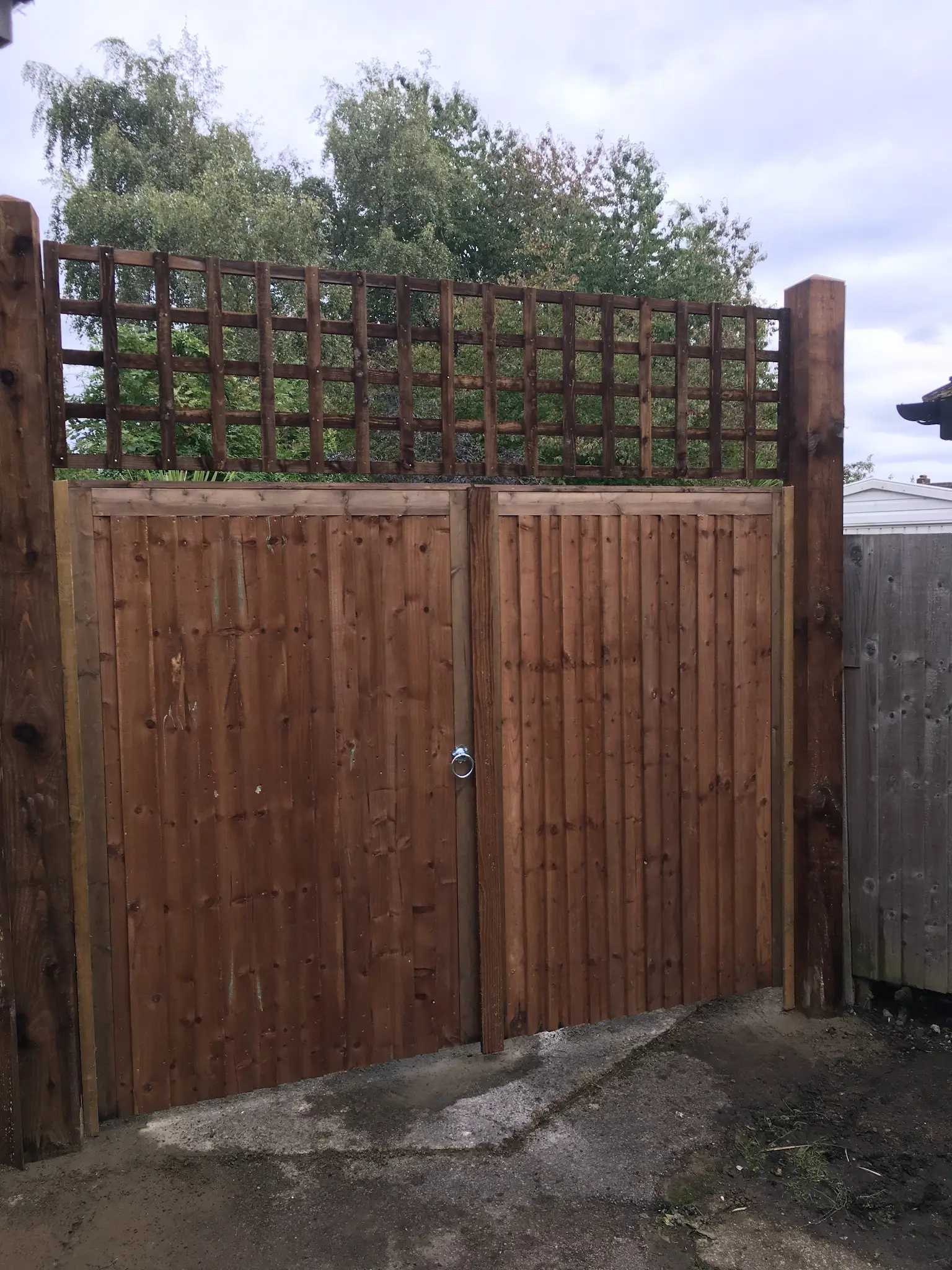 fencing-and-gate-contractor-in-watford-hertfordshire-2